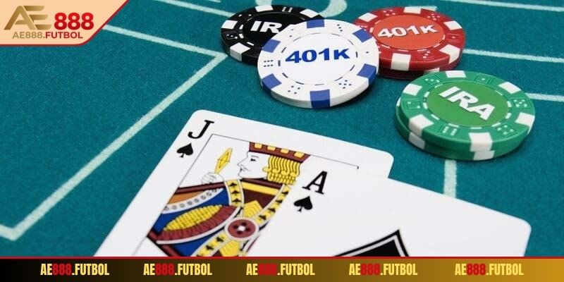 Người chơi trước tiên nhận hai quân úp cùng hai quân ngửa 